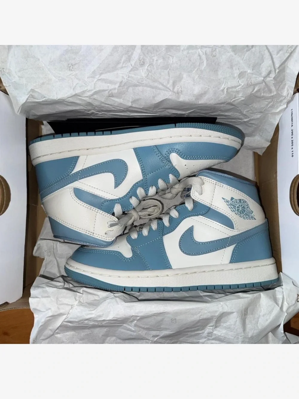 Women's Air Jordan 1 Mid 'University Blue'